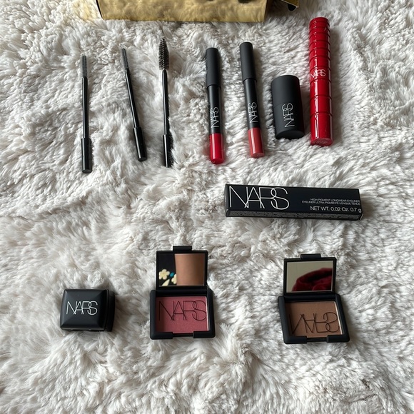 VIP Room NARS essentials set. NWT - Picture 2 of 9
